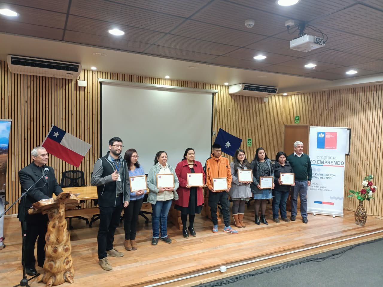 Ceremonia de certificación de participantes de un programa